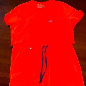 Figs Women’s Fiery Coral Set Medium